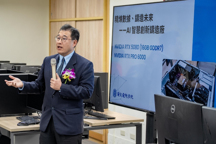 逢甲資電學院院長沈祖望指出，學生在校內就能深度參與當前產業尖端的 LLM 微調、RAG 架構實作及影像生成等全流程訓練。