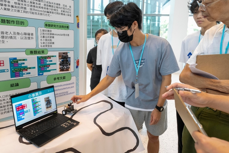 114-2推出「探索課程」讓學生依興趣彈性跨域探索、累積學習歷程,逐步實踐「整個逢甲都是你的學系」的學習願景。