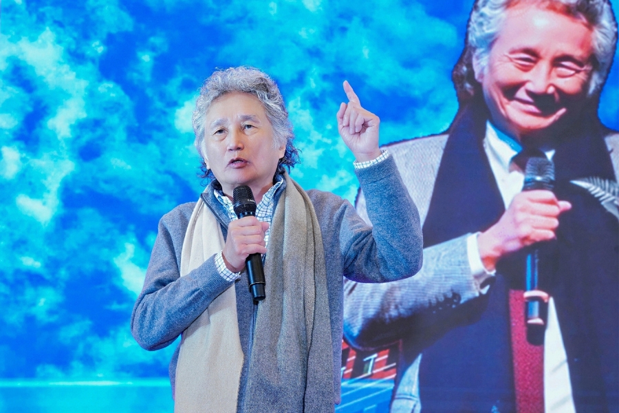 逢甲大學董事長高承恕在年會上致詞。