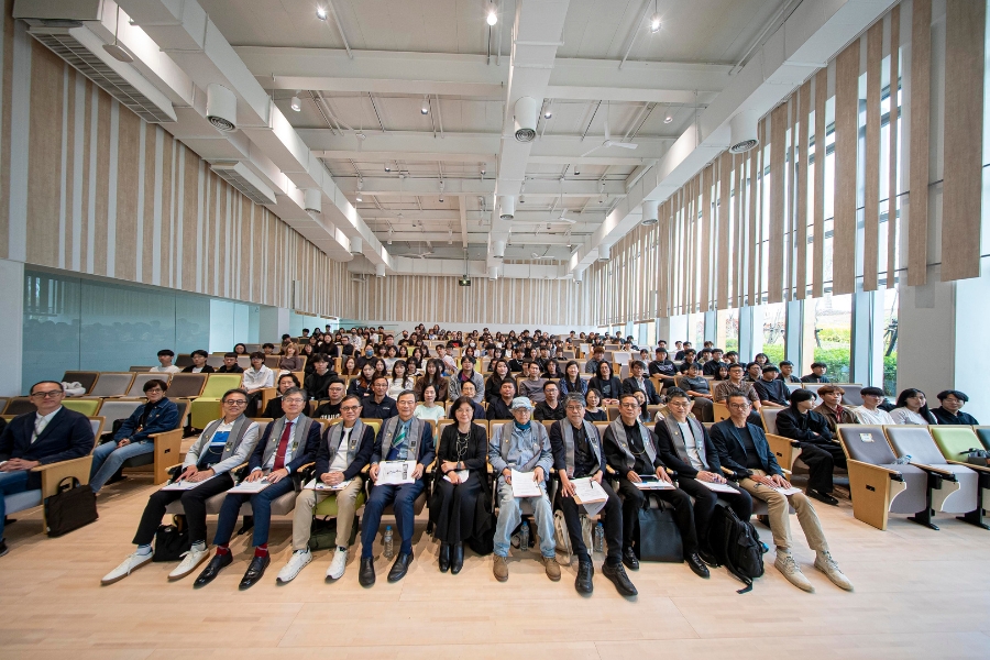 逢甲大學建築專業學院「傑出校友日─AI書屋2025：微型學習樞紐設計競賽」共11位傑出校友一同參與。