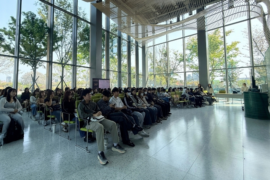 星宇航空徵才說明會3月19日於共善樓多功能廳舉行，吸引逾百位學生參與。