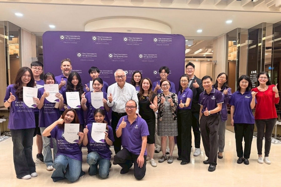 逢甲大學國際科技與管理學院 UQ「電機工程」及「商學」雙學士學位學程的 10 位學生擔任活動志工,表現深獲 UQ 行政團隊肯定。