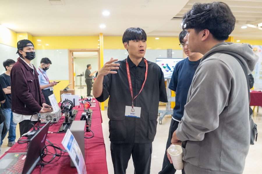 各學系學長姐化身最佳導航員，面對面傳承大學階段的學習歷程與成長經驗。