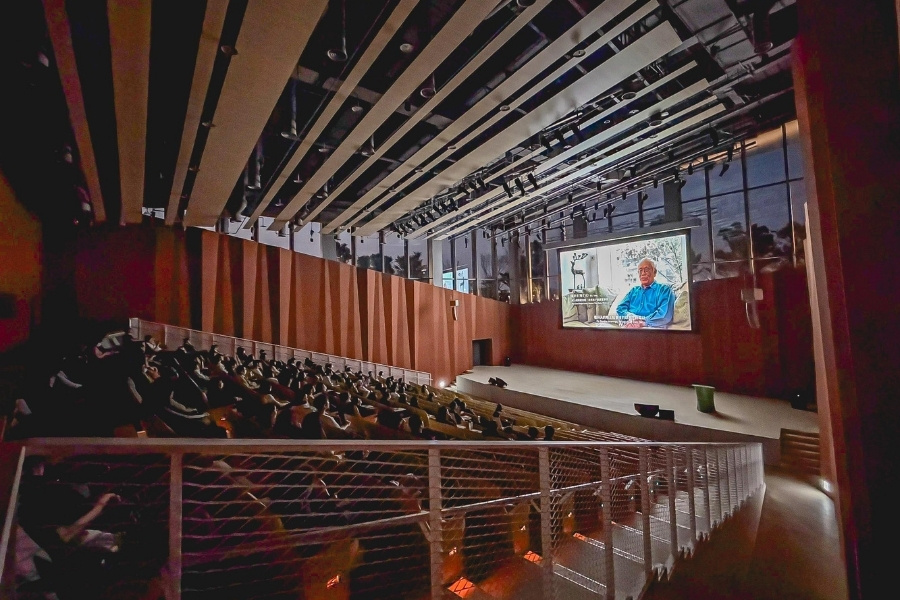 學校特別於史欽泰院長開講前，在生日堂舉辦《造山者－世紀的賭注》校園紀錄片特映會。