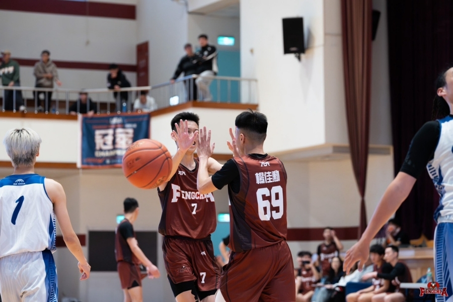 每一顆進球，都是通往全國賽的階梯。這份喜悅，逢甲男籃等了十五年。