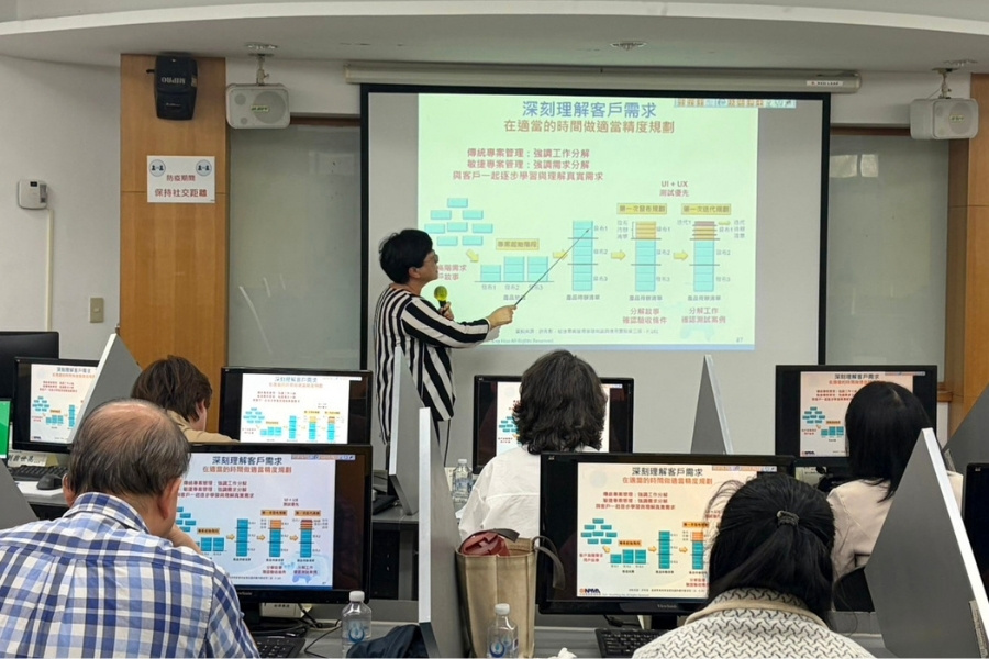 中華專案管理學會理事長許秀影博士親自為培訓教師講授AI專案管理知識與應用。