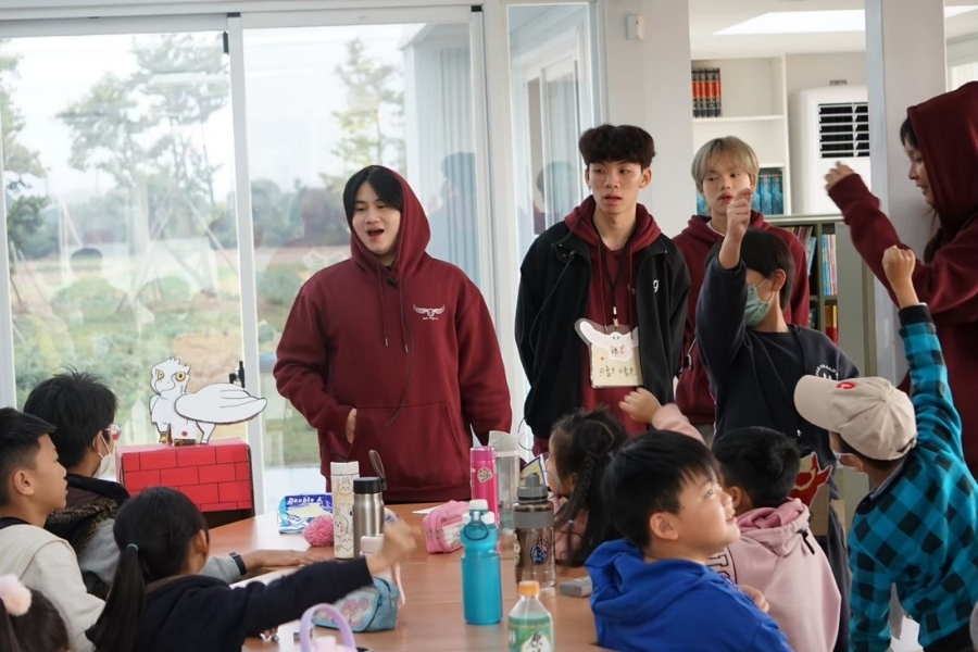 都資系系學會x材料系系學會聯合服務隊至彰化縣溪湖鎮的媽厝國小(小書屋16號-紫葡小書屋)。