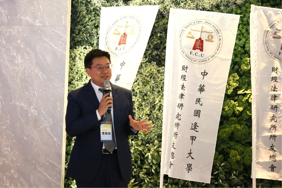 現任財法所所長袁義昕以「AI浪潮下法律人的角色」為題，分享人工智慧發展對法律專業之影響與契機。(攝影/黃奇鐘)
