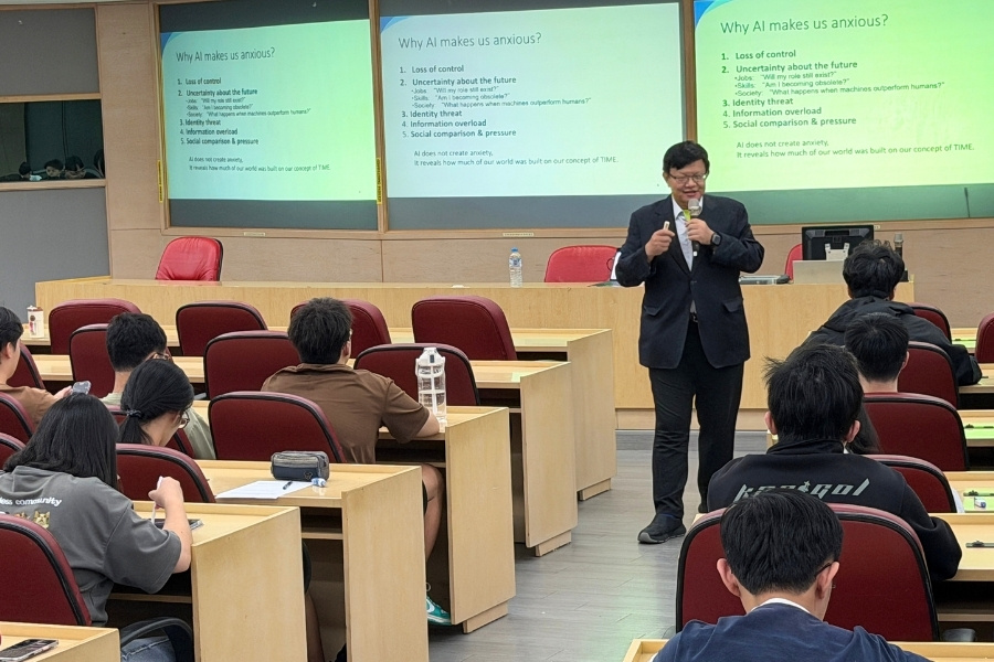 國立陽明交通大學電機學院院長王蒞君蒞校分享「6G and AI Why What and How」。