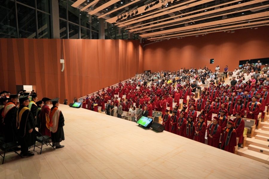 逢甲大學115級全校畢業典禮於6月6日首次分兩場次在共善樓生日堂舉行。