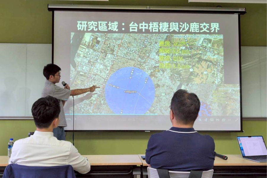 各組學生輪番上台發表。