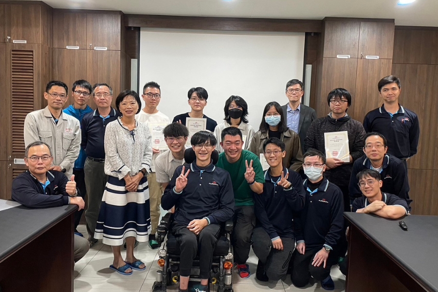 一次走進業界現場,從課本知識到實際產線,也讓我開始思考自己未來想走的方向。