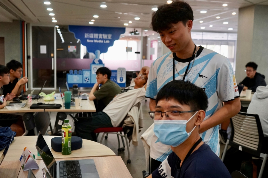 與夥伴一路上合作、參賽，是大學期間美好的經歷。