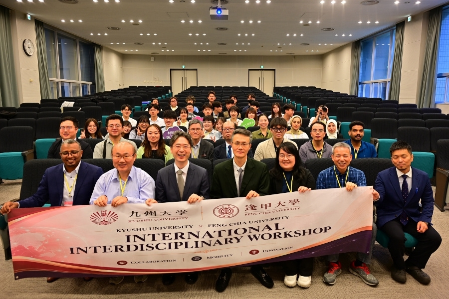逢甲大學工科院師生與九州大學師生於工作坊中之合影。