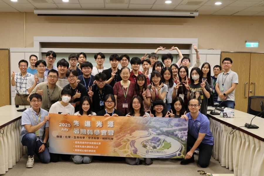 結業式前與所有實習生一同合影並頒發證書,為這段充實且難忘的實習時光畫下圓滿句點。