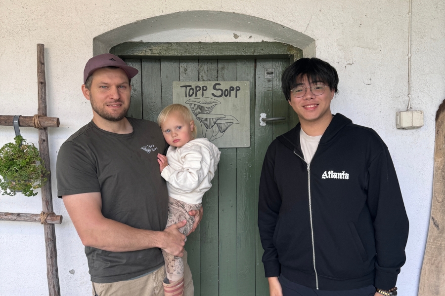 與Topp Sopp 農場主人合影。