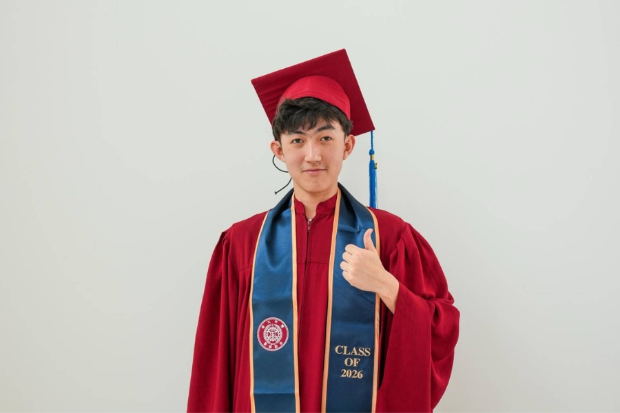 以大學四年的學習與成長經驗,獲選成為逢甲大學首屆榮譽學生。