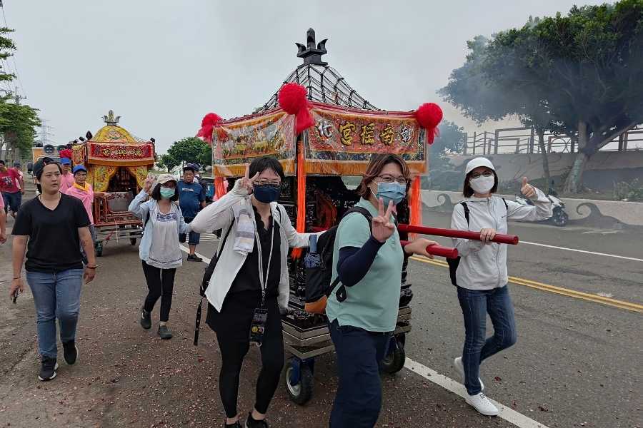 逢甲大學建設學院城鄉發展研究中心參與麗水里福順宮年度遶境盛事，融入地方特色宗教活動。