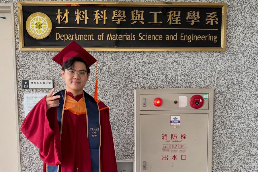 獲選114學年度逢甲大學榮譽學生。大學期間參與國科會大專學生研究計畫，在張育誠教授指導下投入材料研究，並將研究成果發表於國際期刊 Surfaces and Interfaces。