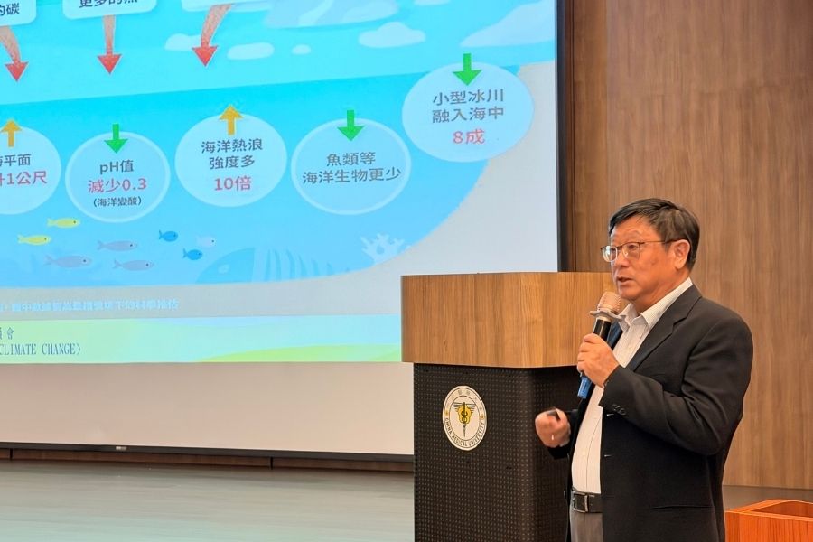 張子敬教授從全球氣候變遷趨勢、國際氣候治理，一路談到臺灣2050淨零排放路徑與碳費制度，帶領學生看懂氣候政策如何從國際協議走進國內法制與產業。