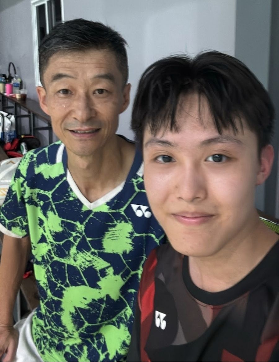 在泰國因羽球認識來自北京的球友。原本只是借一支球拍,後來卻成為回台後仍持續聯絡的緣分。