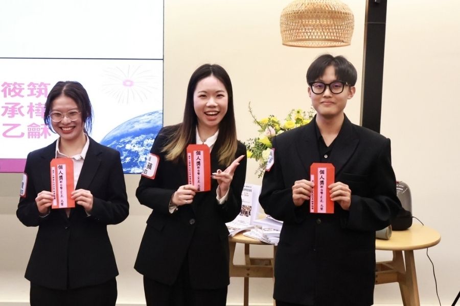 參與世界經濟論壇課程成果發表。這段學習經驗讓我重新思考寫作,也開始相信自己的觀點值得被表達。