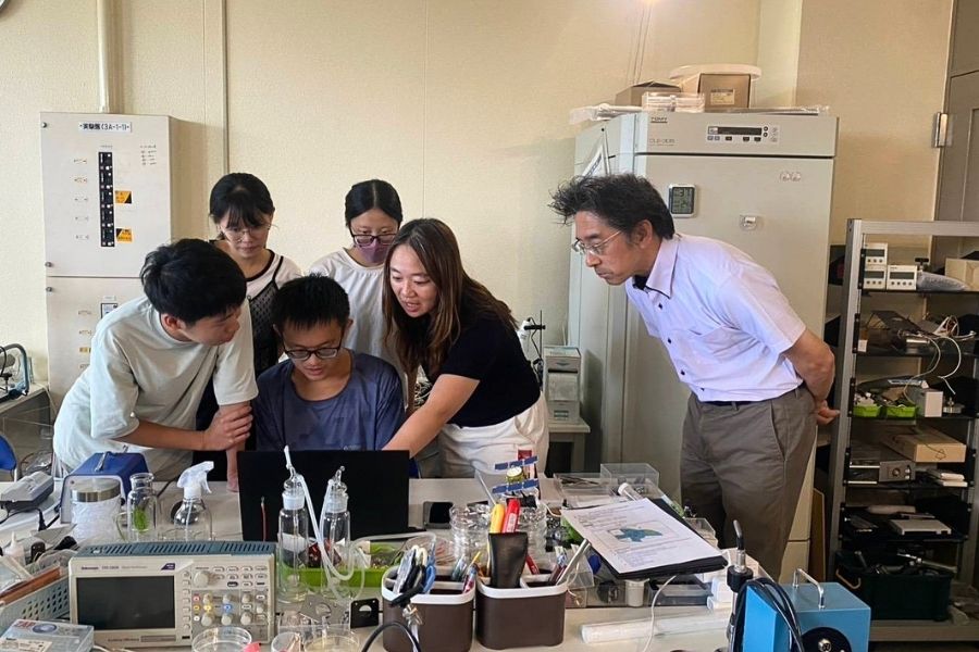材料系簡儀欣老師赴九州大學探視4位實習學生,並與林信哉(Nobuya Hayashi)老師交流討論。
