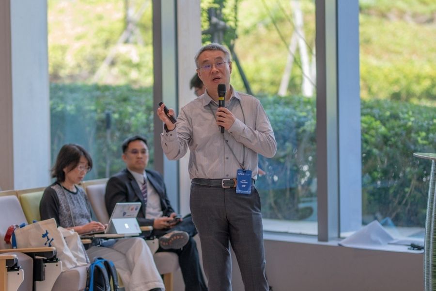 美國杜克大學教授Yiran Chen在CACS 2026專題演講中，分享大型語言模型（LLM）如何從系統層級改善延遲、吞吐量與成本。