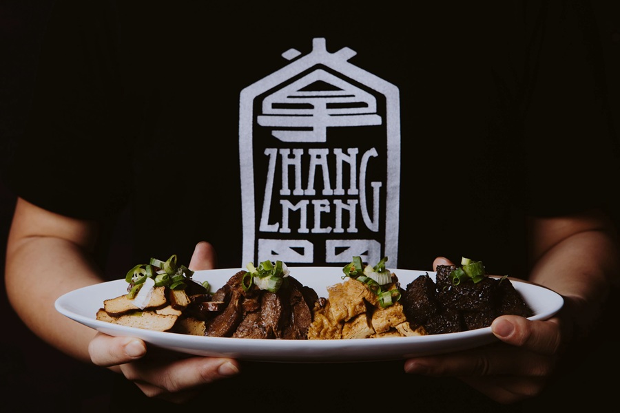門市美味餐點搭配掌門精釀啤酒，適合商務、好友聚會。