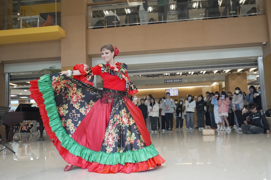 午間音樂會「拉聽狂想舞宴」民族舞蹈家，Bugrova Anastasiia陳安詩。