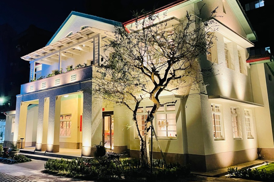 台中貴和店點燈的夜晚。