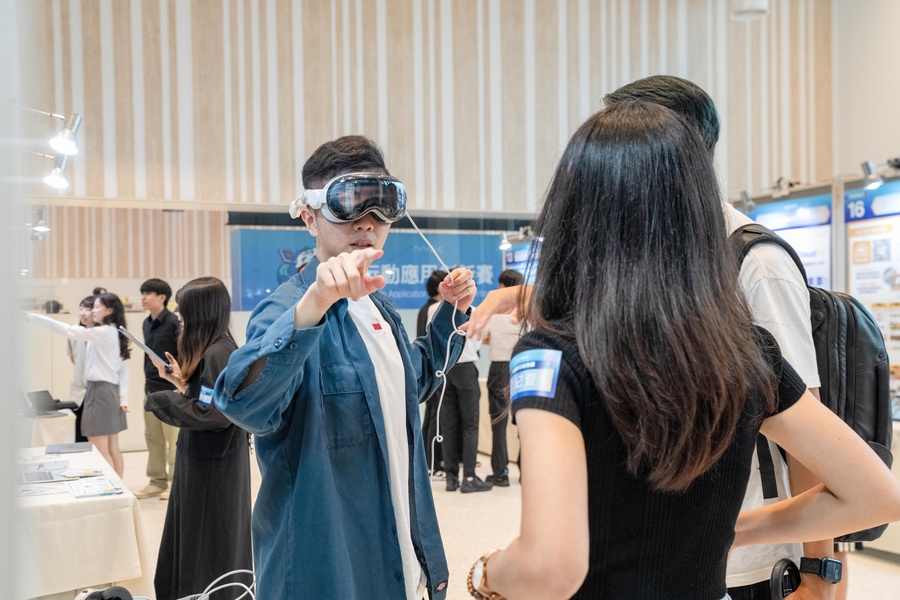 「第10屆行動應用創新賽」總決賽在共善樓舉行。