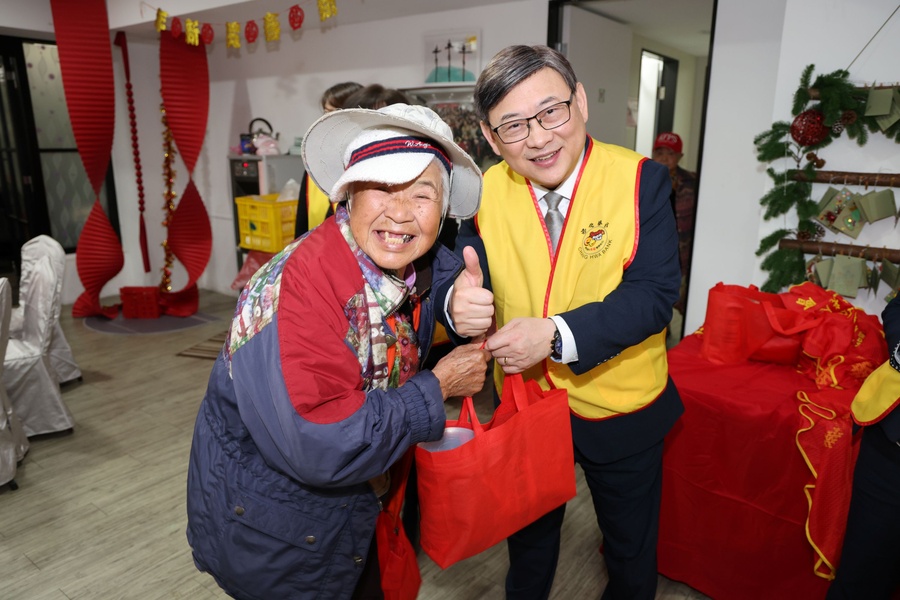 攜手華山基金會合作「愛老人 愛團圓」公益行動。