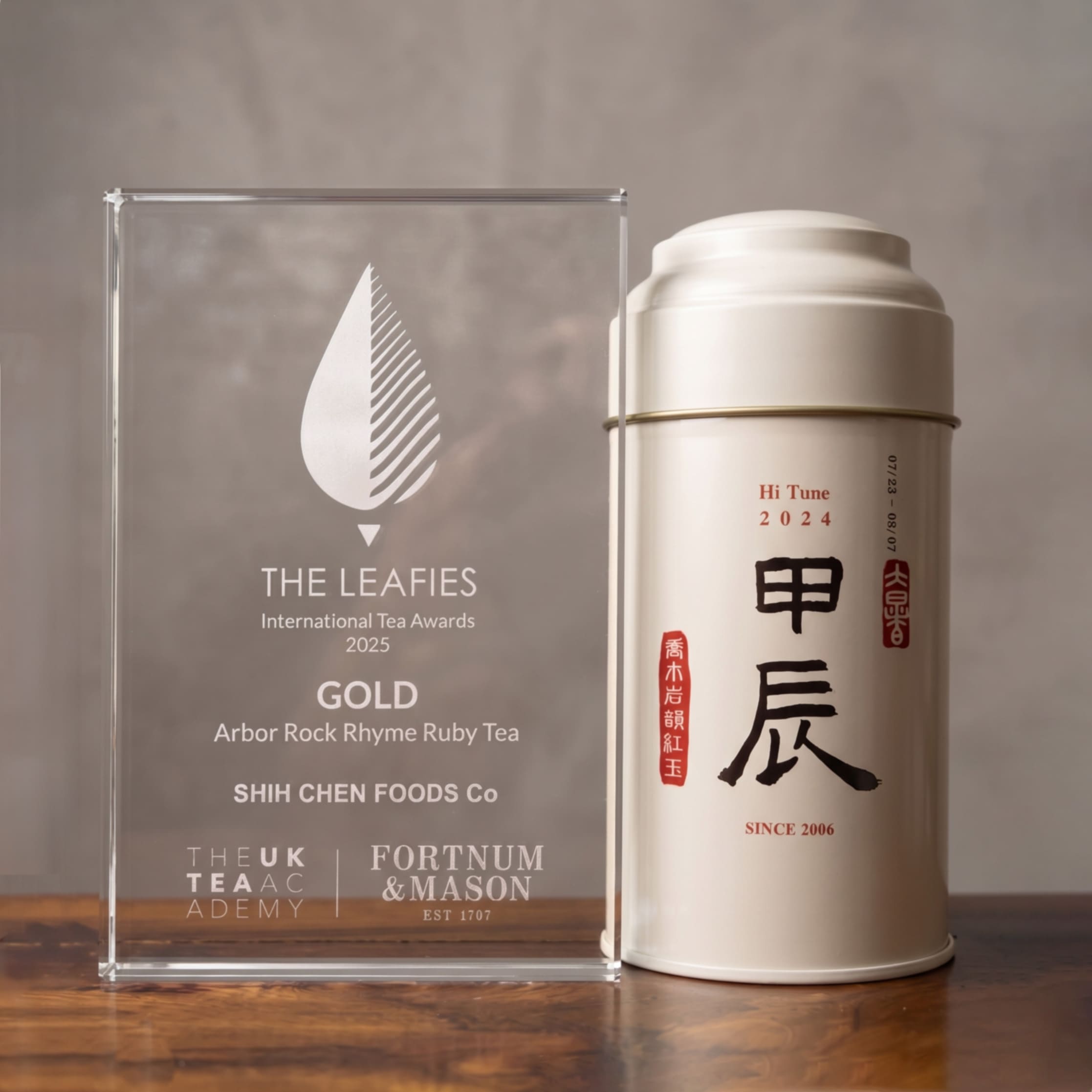 2025年「天時成沏-喬木岩韻紅」以卓越品質榮獲The Leafies評鑑金獎肯定,是台灣唯一獲此殊榮的台灣野放紅玉。