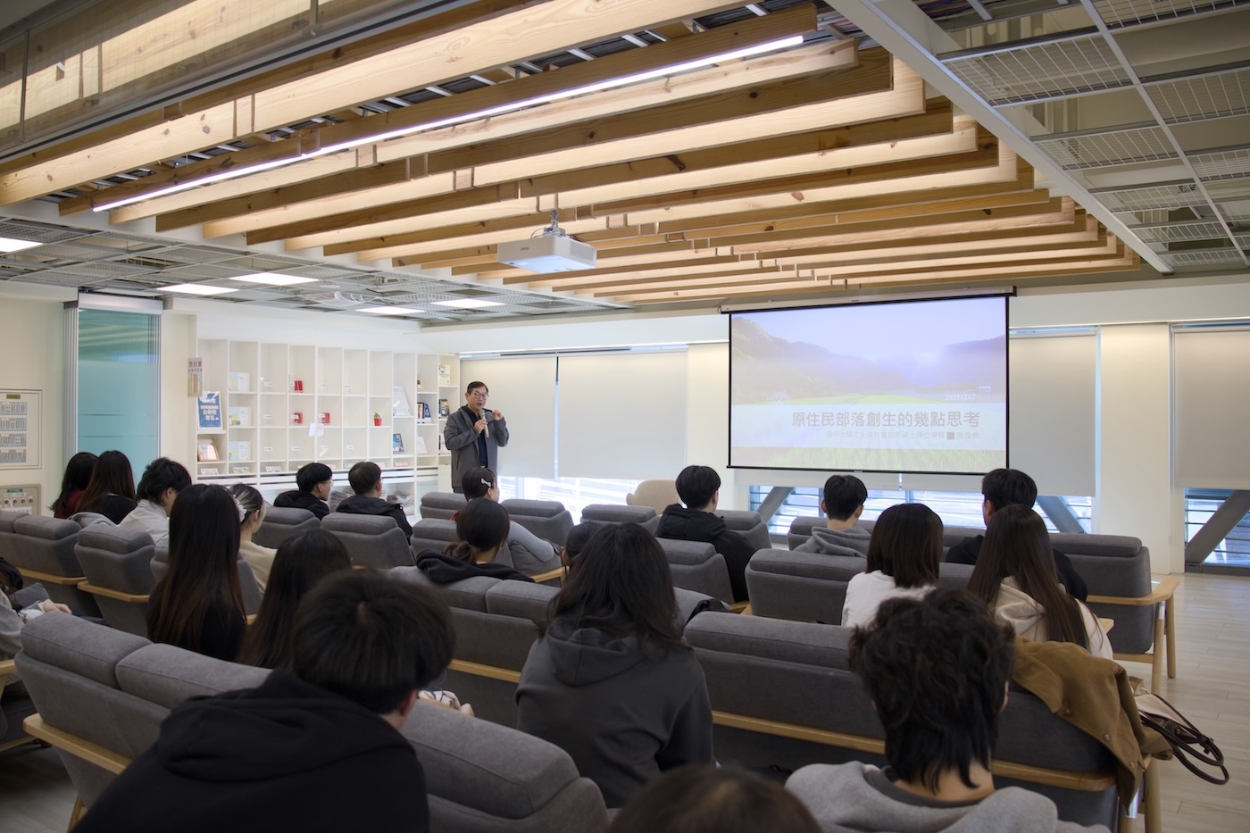 徐偉傑主任進行開幕專題演講