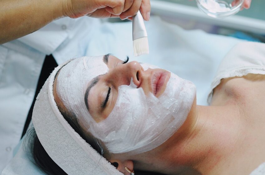 What Makes a Deep Cleansing Facial Effective for Skin Purification
