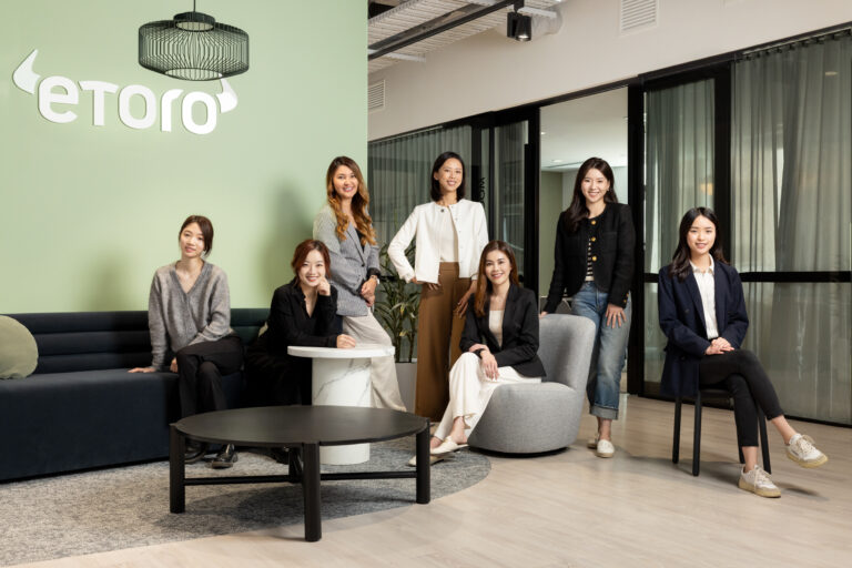 Etoro Team hero 9976 768x512 1