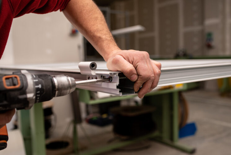 What makes aluminum a good choice for outdoor builds 745x498 1