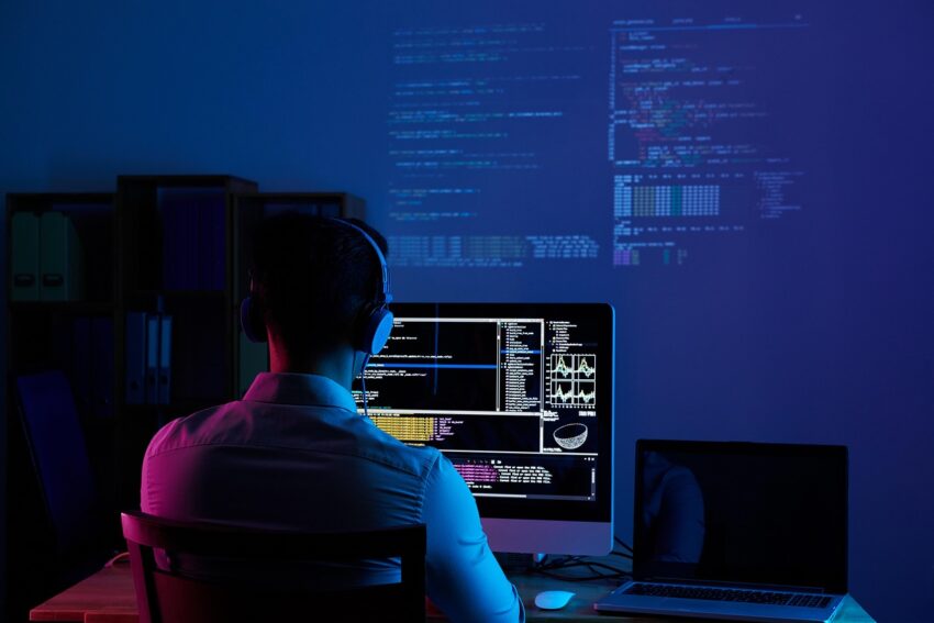 software developer 6521720 1280 114