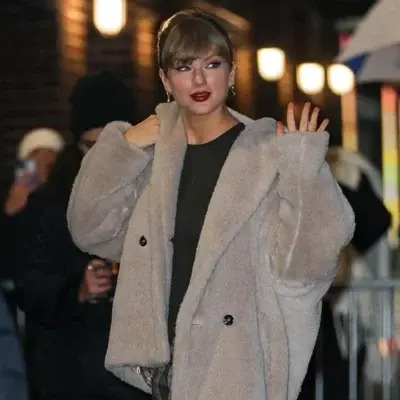 Late Show With Stephen Colbert Taylor Swift Fur Coat 400x400 1