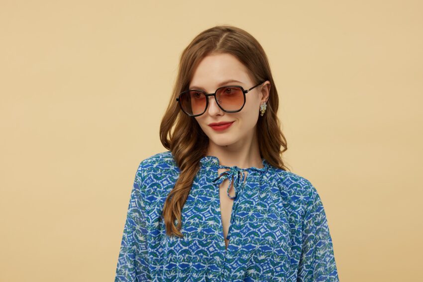 glassesshop woman 9507899 1920