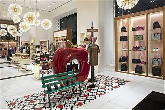 visual merchandising props manufacturers