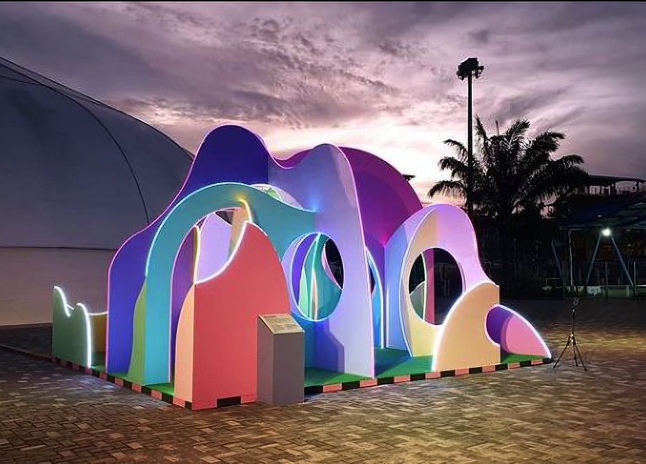 Wave Hello - THE EDGE SINGAPORE