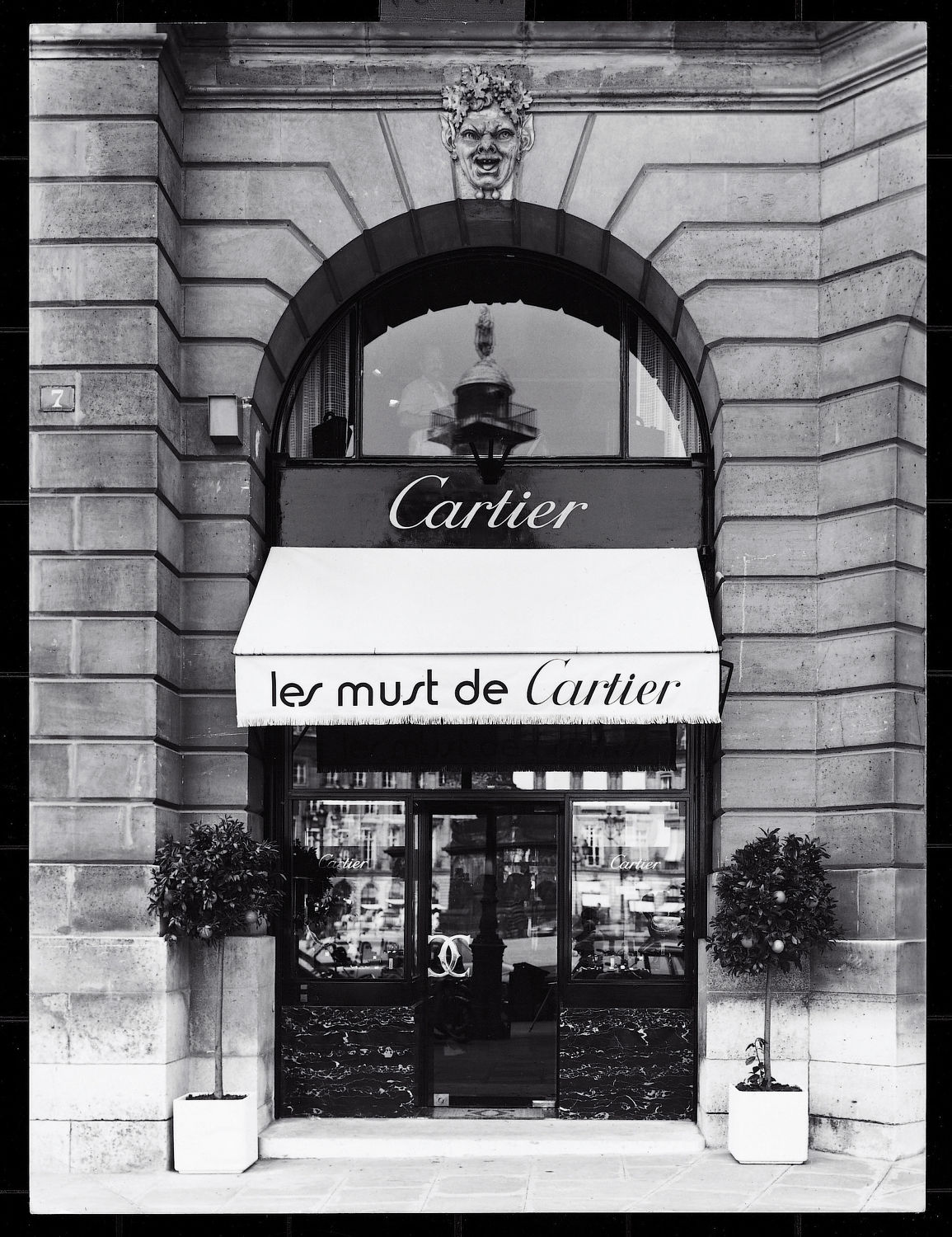 Les Must de Cartier logo on the façade of 44 Champs-Élysées