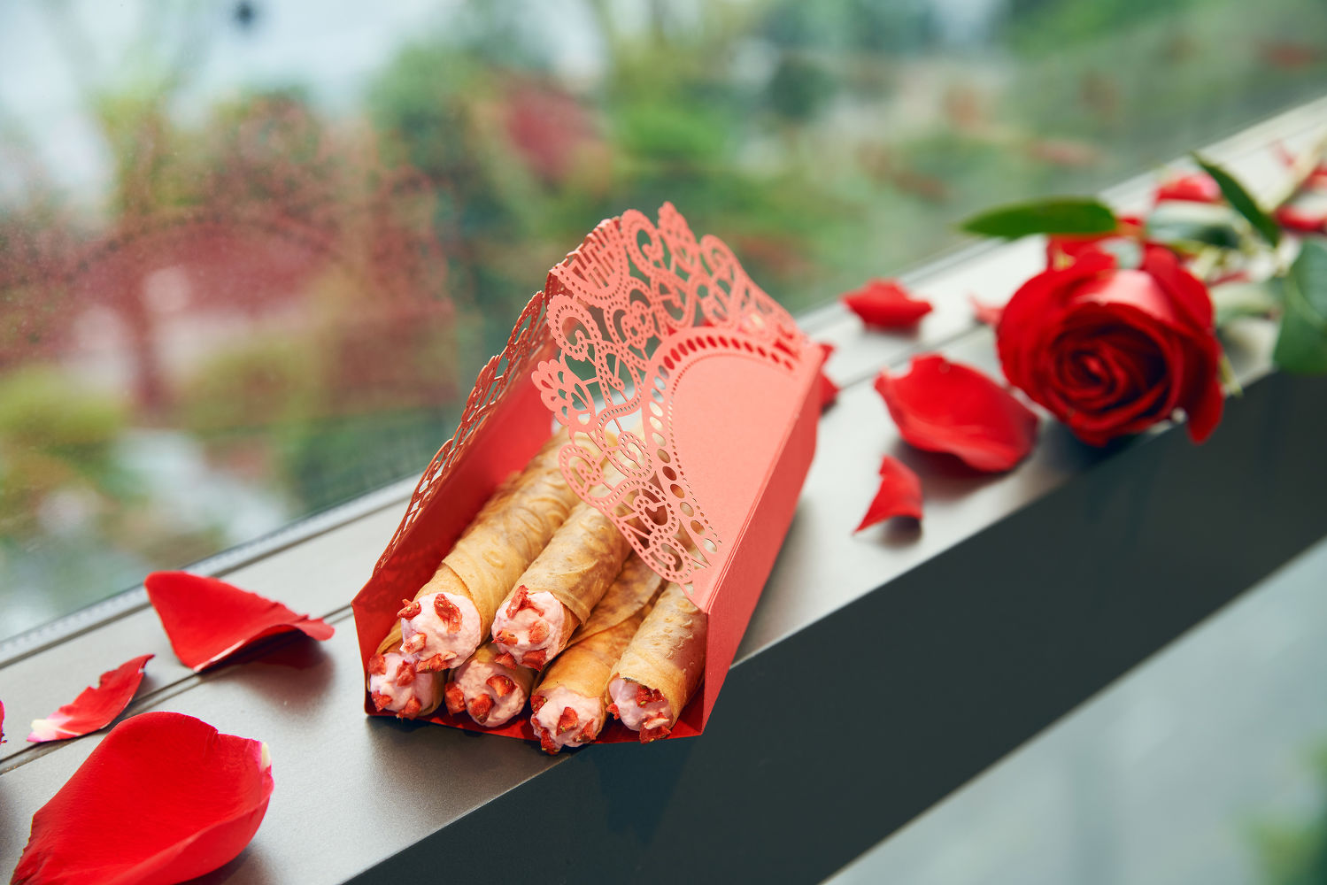 Rose Love Letter-THE EDGE SINGAPORE