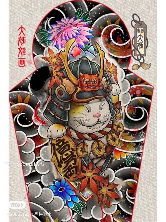 phác họa hình xăm mèo thần tài samurai kết hợp họa tiết lá phong Hình vẽ mèo mặc áo giáp samurai, xung quanh là hoa văn màu sắc và chữ viết Nhật Bản.