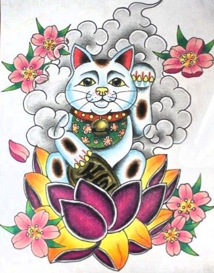 phác họa xăm mèo thần tài đi kèm hoa sen và hoa anh đào Hình ảnh mèo may mắn vẫy tay, ngồi trên hoa sen, xung quanh là hoa đào và mây khói, phong cách nghệ thuật truyền thống.