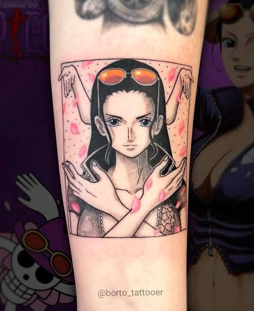 tattoo cô gái ở tay Hình xăm trên cánh tay, mô tả một nhân vật anime với nhiều cánh tay, kính trên đầu và hoa anh đào xung quanh.