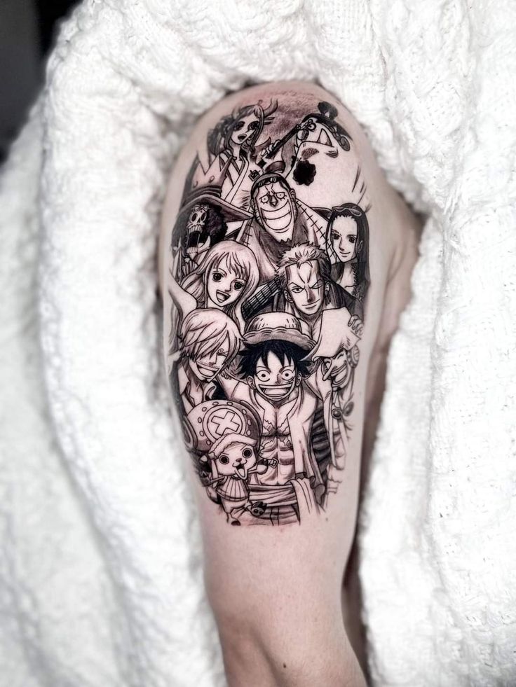 dàn nhân vật chính của one piece Hình xăm trên cánh tay với nhiều nhân vật hoạt hình phong cách anime, chi tiết và sắc nét.