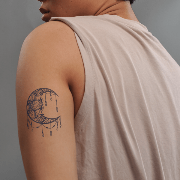 1__13__64c72470e0ed4bdd9d67772733c0cdd4_grande Hình xăm mặt trăng hoa